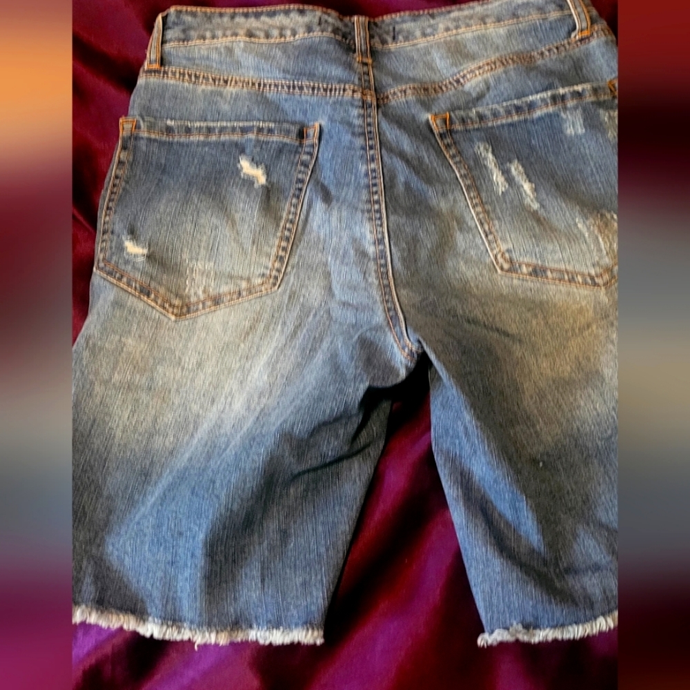 Energie size 7 Jean short